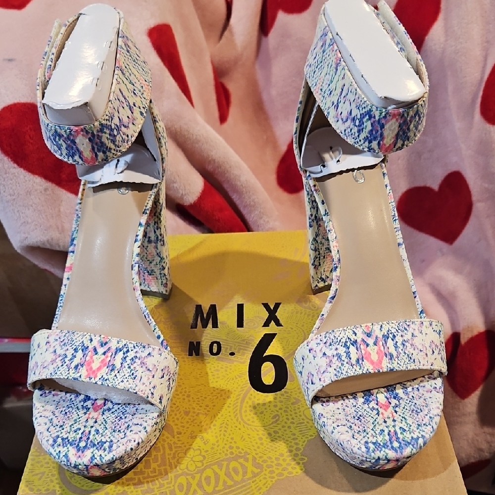 NIB Mix No. 6 Women's Colorful Patterned Heels